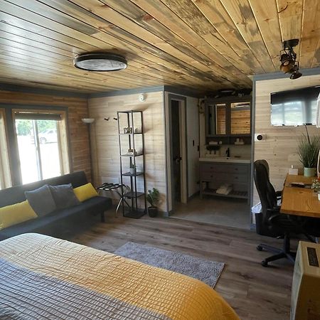 The Whispering Elms Motel Baker Екстериор снимка