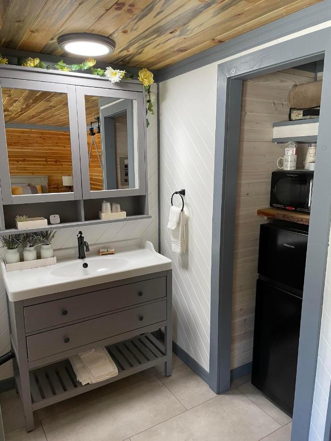 The Whispering Elms Motel Baker Екстериор снимка