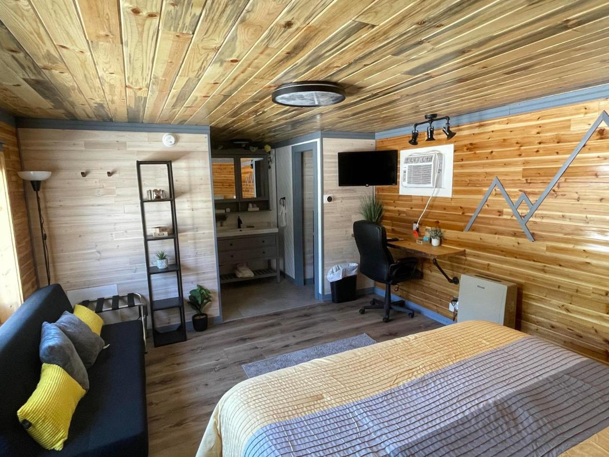 The Whispering Elms Motel Baker Екстериор снимка