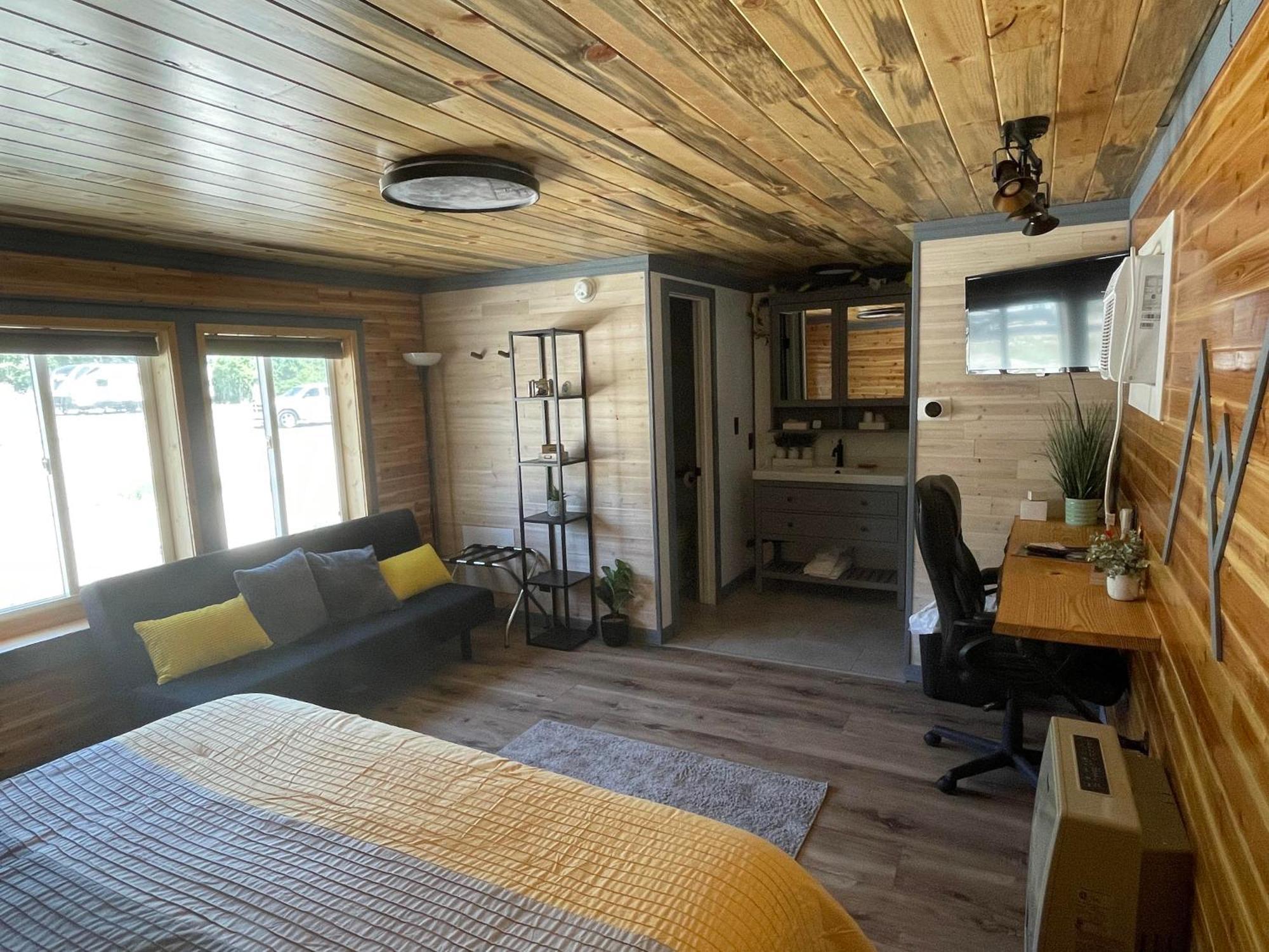 The Whispering Elms Motel Baker Екстериор снимка