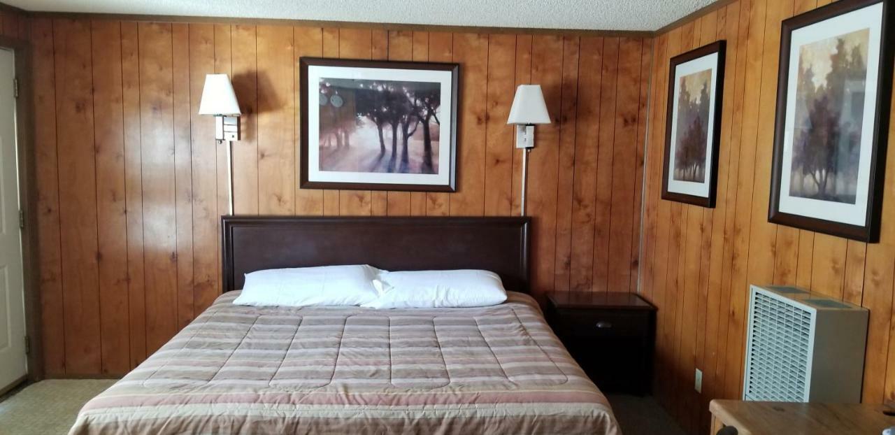 The Whispering Elms Motel Baker Екстериор снимка